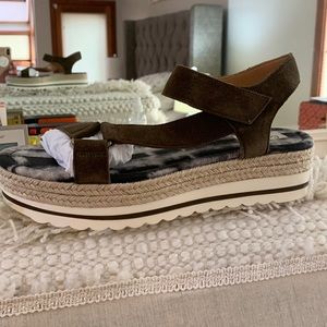 NWT Crown Vintage Espadrille in olive size 12